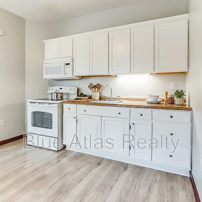 Photo - 2939 S Adams St