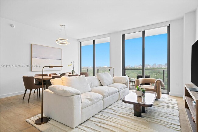 Building Photo - 2678 Tigertail Ave Unit 1002B Rental