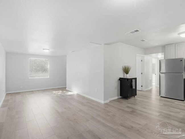 Photo - 4918 Lillian Hwy