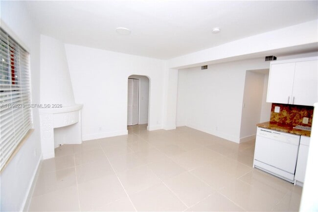 Photo - 1559 Meridian Ave Unidad 107