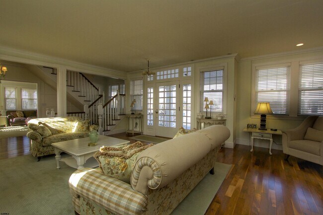 Photo - 2 S Dudley Ave