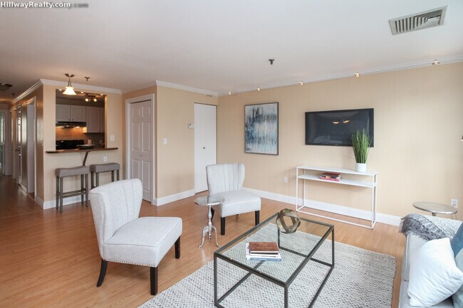 Photo - 161 W 6th St Unidad 1