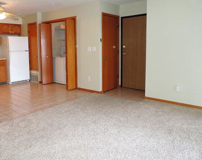Photo - $1,025 | 2 Bedroom, 1 Bathroom Condo | No ...