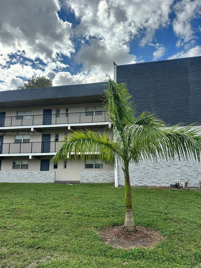 Building Photo - 8000 Fairview Dr Unit 306