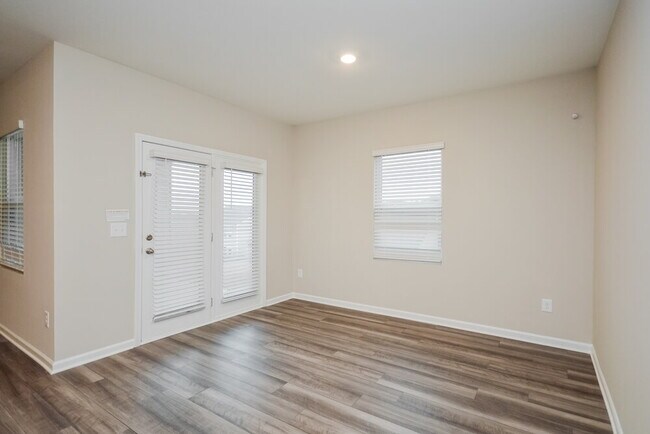 Photo - 590 Knightsbridge Ln