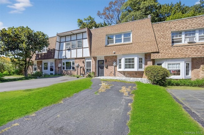 Photo - 8 Roundtree Ct