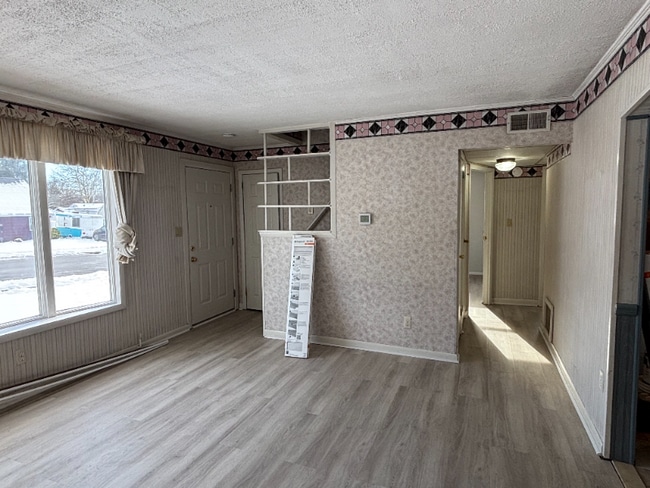 Photo - 2030 Eastman Ave