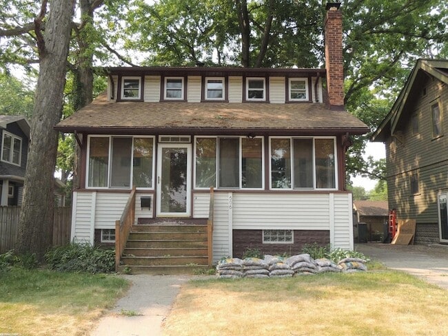 Photo - 506 Hawthorn Ave
