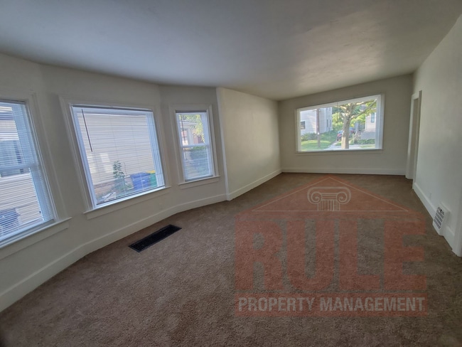 Photo - 715 Chicago St