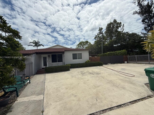 Photo - 2895 SW 32nd Ct Casa