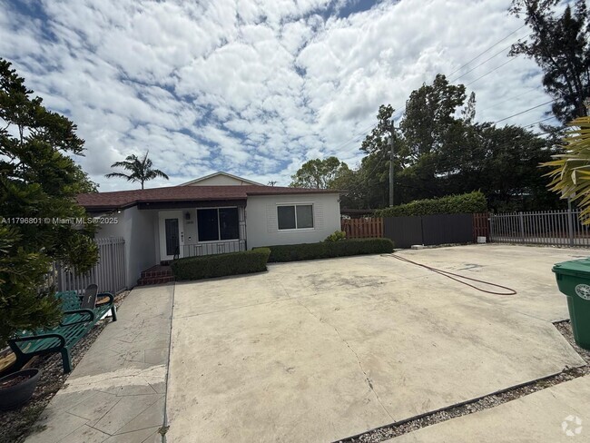 Building Photo - 2895 SW 32nd Ct Rental
