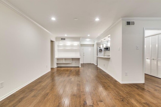 357 N Post Oak Ln Unit 304