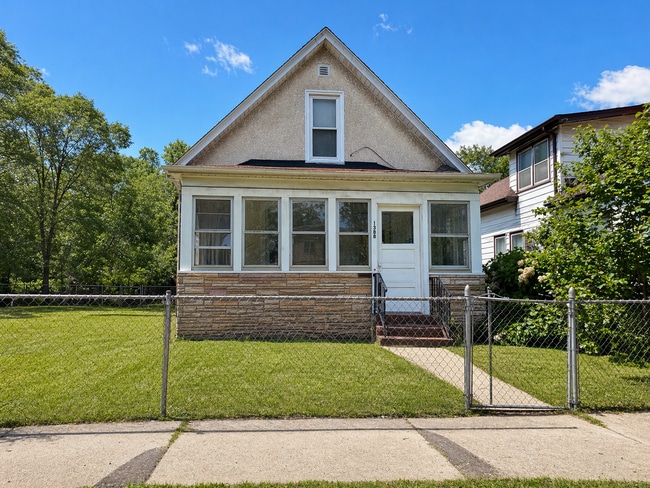 Building Photo - 1388 7th St E