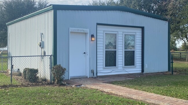 Building Photo - 32910 Morrison Rd