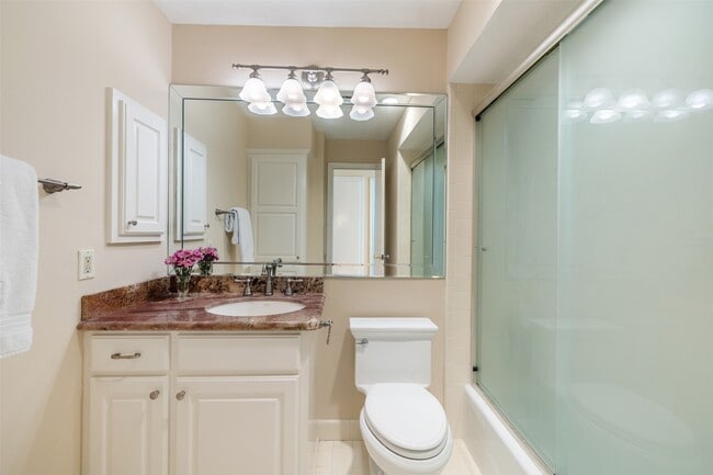 Photo - 5850 Valley Forge Dr Unidad 144