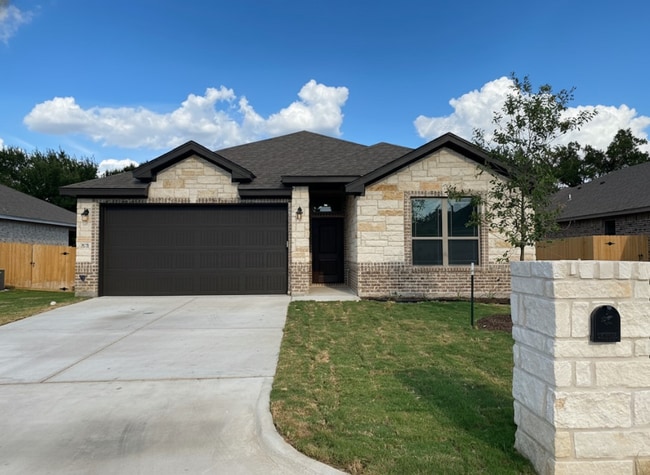 Building Photo - 421 Holstein Dr
