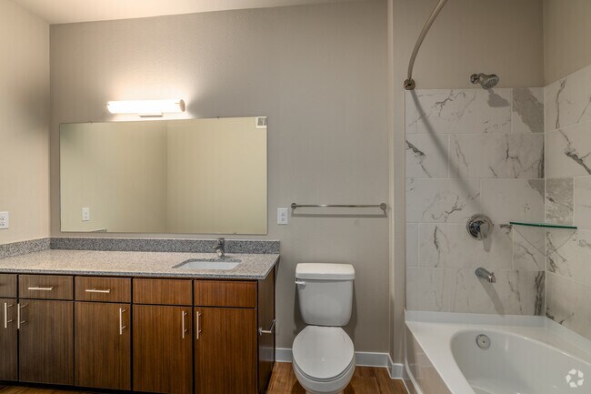 1BR, 1.5BA - 996SF - Bathroom