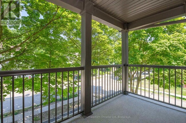 Photo - 113 Young St