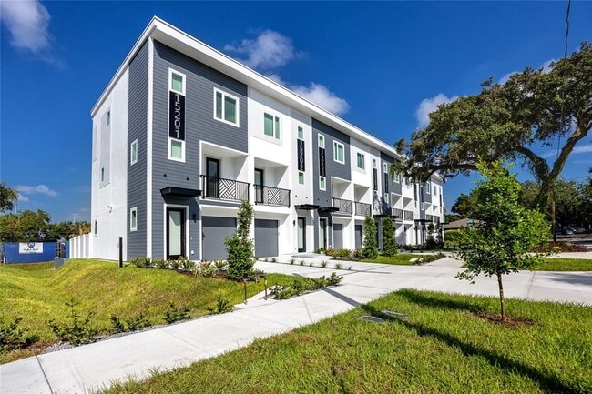 Building Photo - 1520 N Pierce St