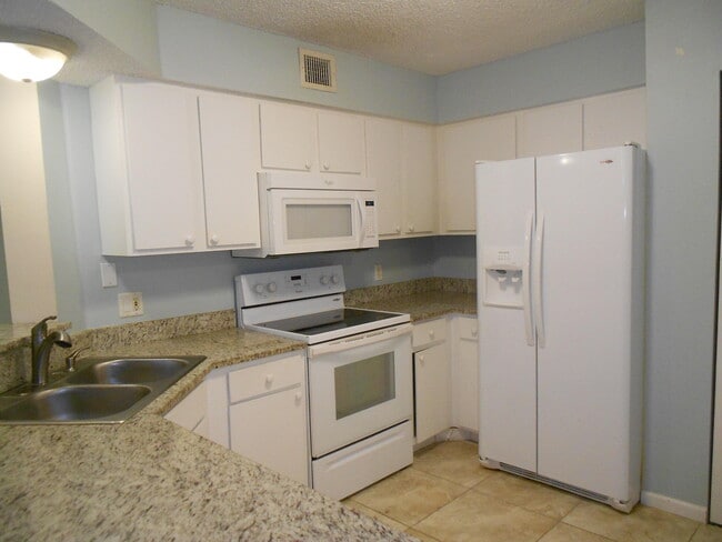 Building Photo - 300 Scotia Dr Unit 203