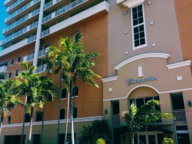 Building Photo - 2425 SW 27th Ave Unit 1004