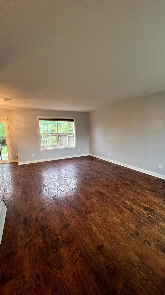 Photo - 4590 Doncaster Ave
