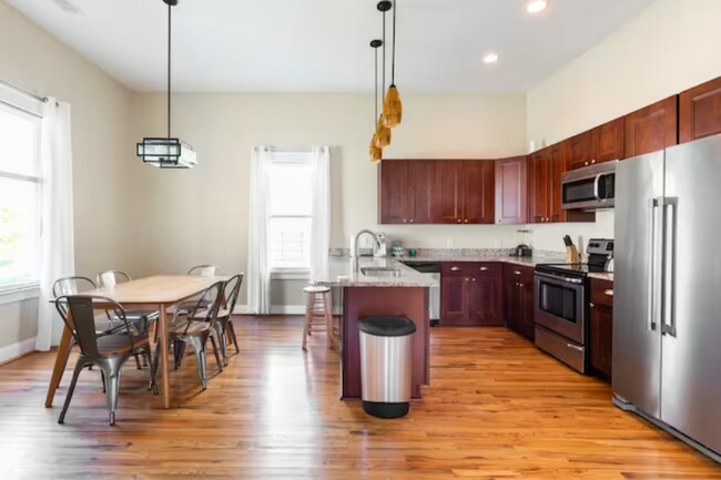 Photo - 684 Grady Pl SW