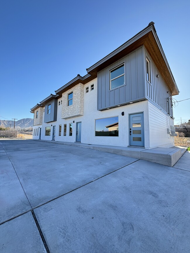 Building Photo - 5940 Cadiz St Rental