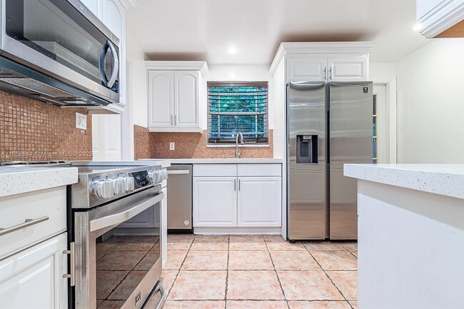 Photo - 717 NE 73rd St