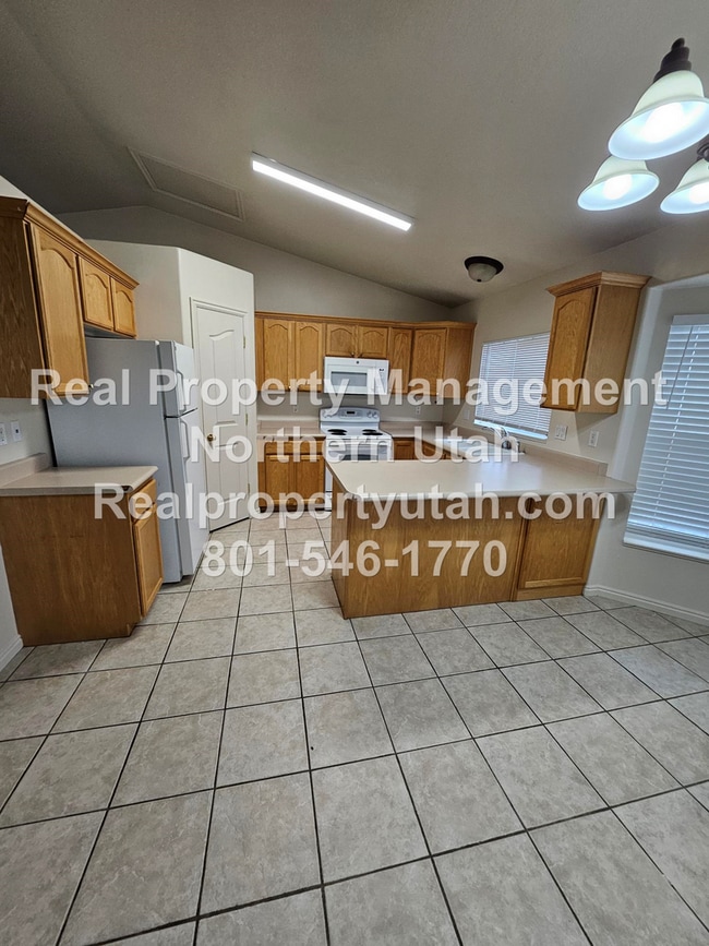 Photo - Beautiful 4 Bed 3 Bath Layton Home