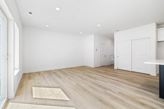 Photo - 1163 S Underwood St