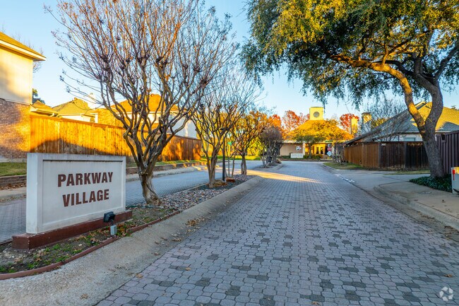 Entrance - Villas at Parkway Village