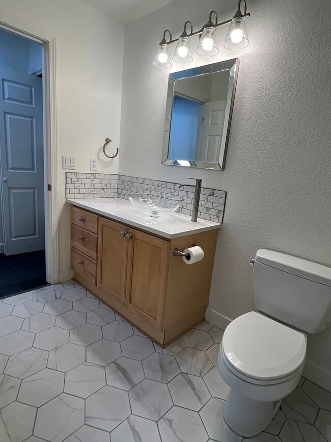 Photo - 437 Harris Ln