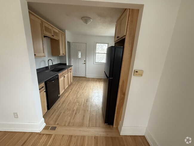 Building Photo - 1450 Wellesley Ave Rental