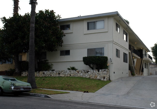 Building Photo - 826 N. Austin Ave