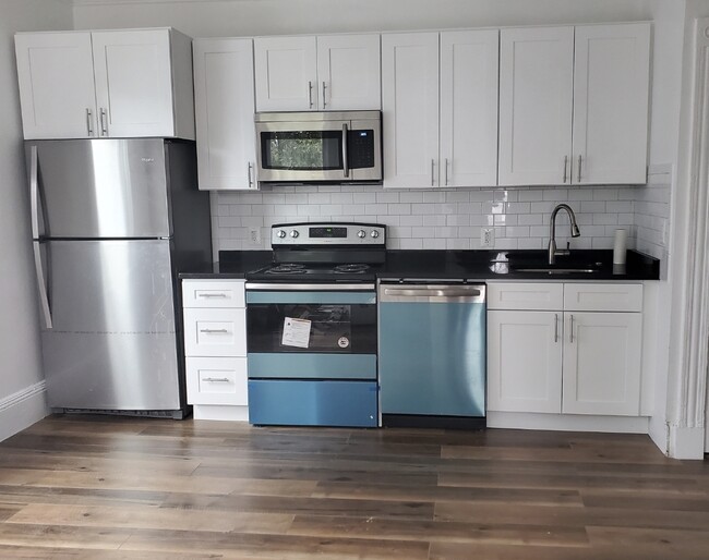 Photo - 17 Higgins St Apartments Unit 2