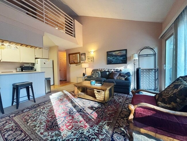 Photo - 2 Bedroom in a beautiful woodsy location! Unidad 6