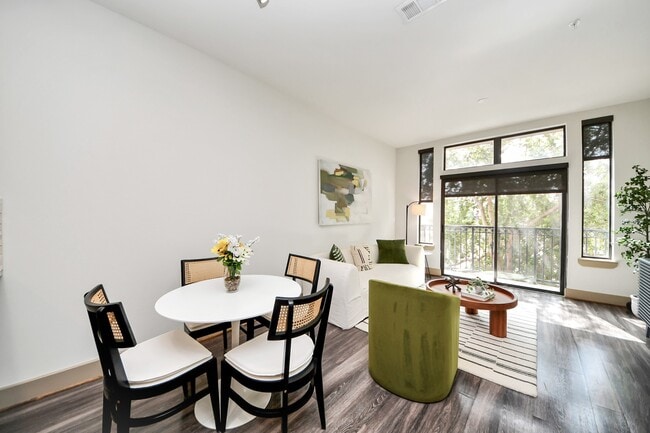 Building Photo - 3800 Main St Unit 2.512