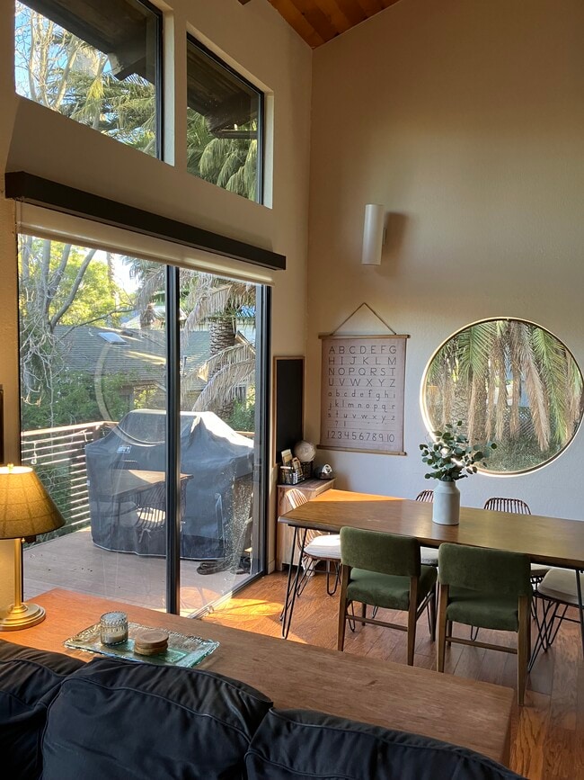 Photo - 1032 Leff St