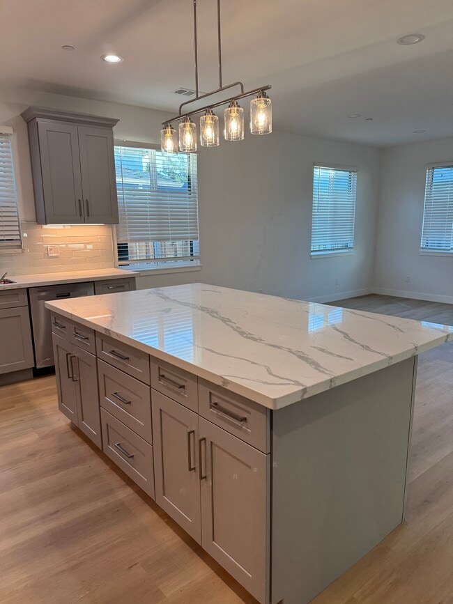 Building Photo - 3955 Haven Ave