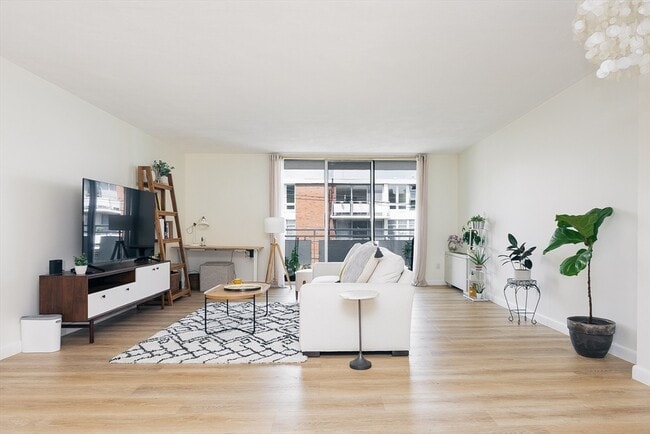 Building Photo - 41 Park St Unit 303