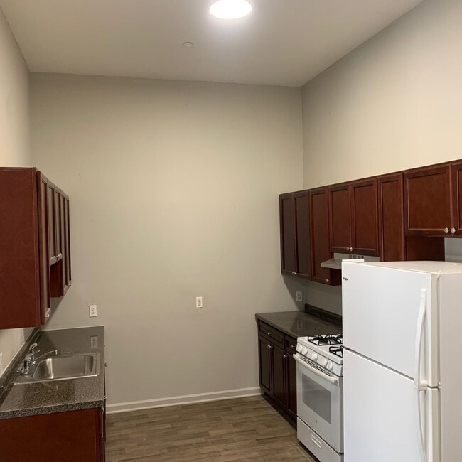 Photo - 588-612 E Main St Unidad 592 B
