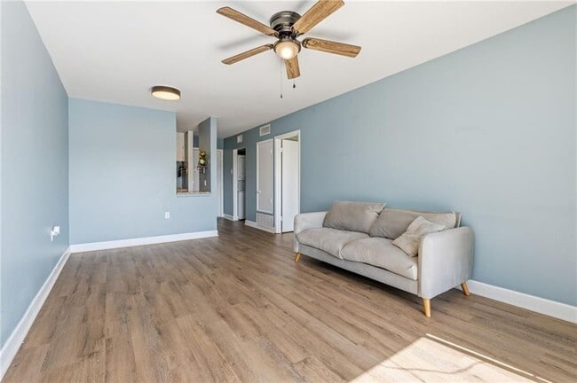 Photo - 337 Riverbend Dr
