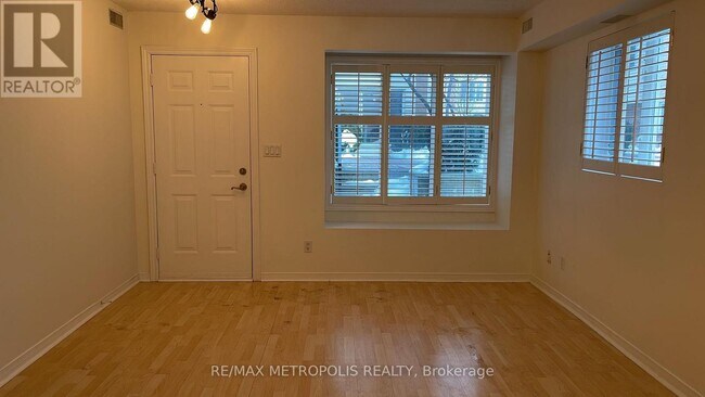 Photo - 208 Niagara St