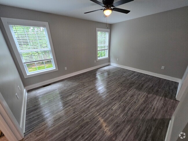 Building Photo - 303 E St Rental