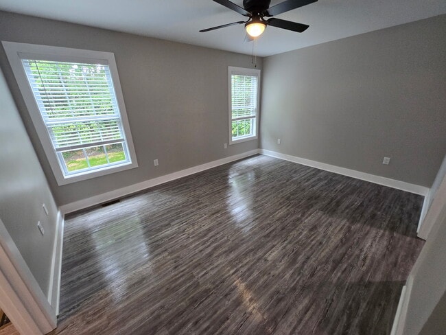 Building Photo - 303 E St Rental