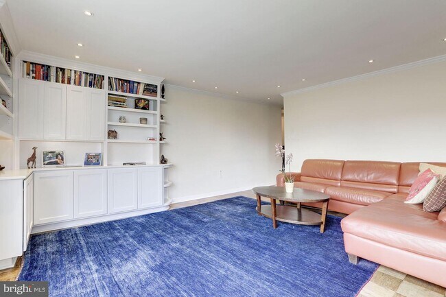 Photo - 2501 Calvert St NW Unit 701