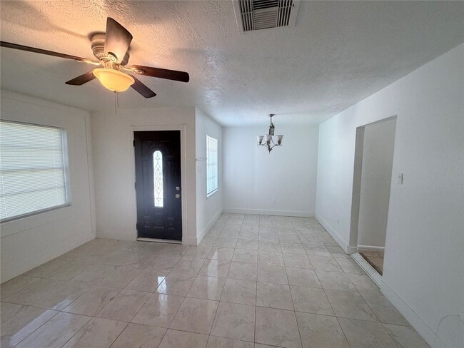 Photo - 2217 Basket St