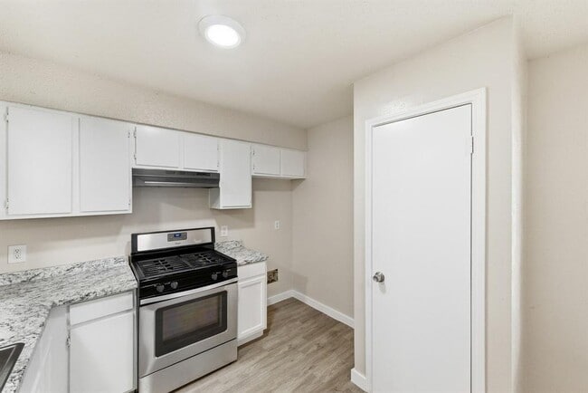 Photo - 2204 Donahue Ln