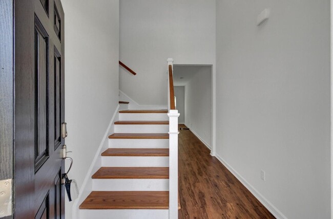 Photo - 131 Lakestone Rd